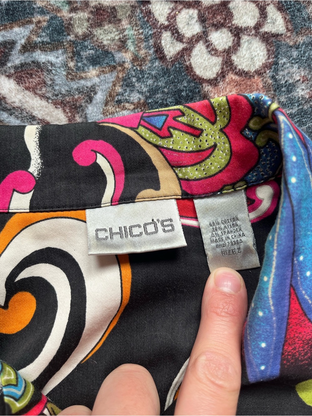 Women’s Vintage Chicos Vibrant Multicolor Paisley Print on Black Shirt Top M - Picture 5 of 6